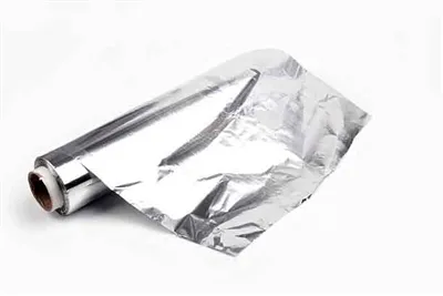 Presentar el misterio: ¿Qué lado de la lámina de aluminio refleja el calor?